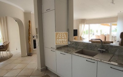  Fantástica villa con vistas panorámicas al mar.